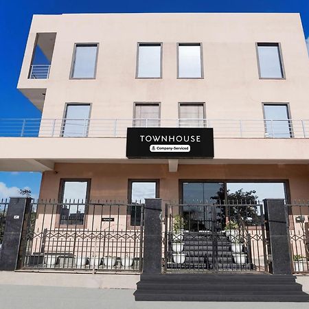 Super Townhouse Taj Nagri Basai Formerly Royal Empire Tajganj Екстер'єр фото