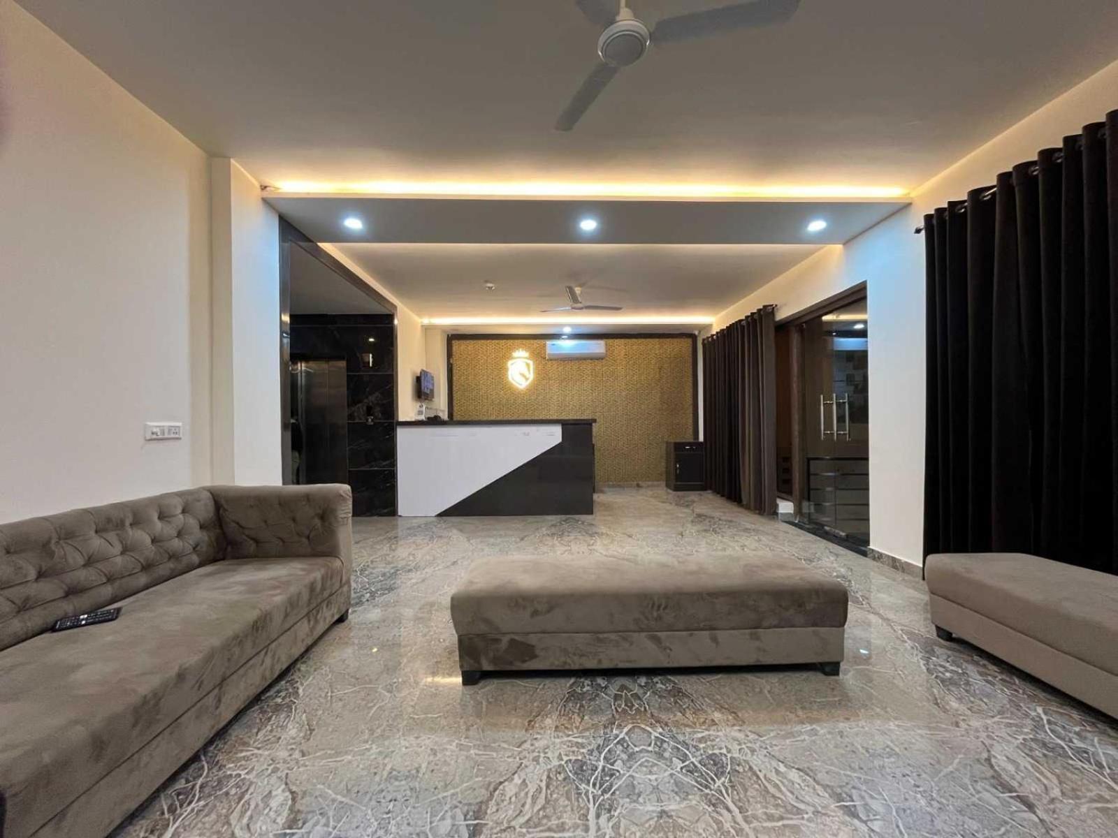 Super Townhouse Taj Nagri Basai Formerly Royal Empire Tajganj Екстер'єр фото