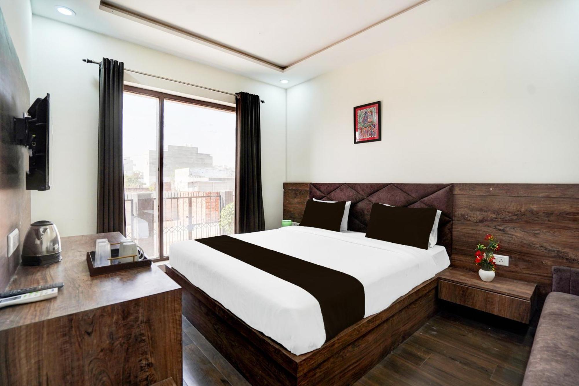 Super Townhouse Taj Nagri Basai Formerly Royal Empire Tajganj Екстер'єр фото