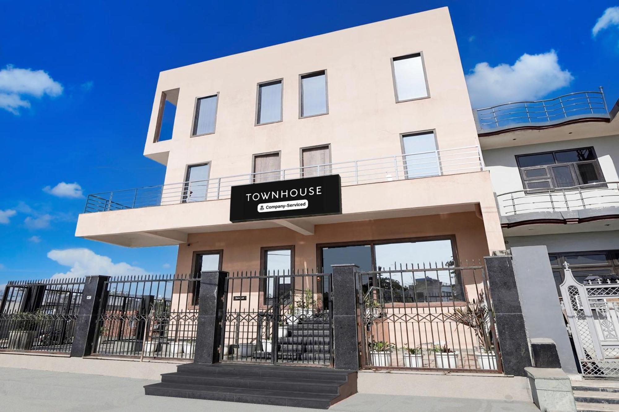 Super Townhouse Taj Nagri Basai Formerly Royal Empire Tajganj Екстер'єр фото
