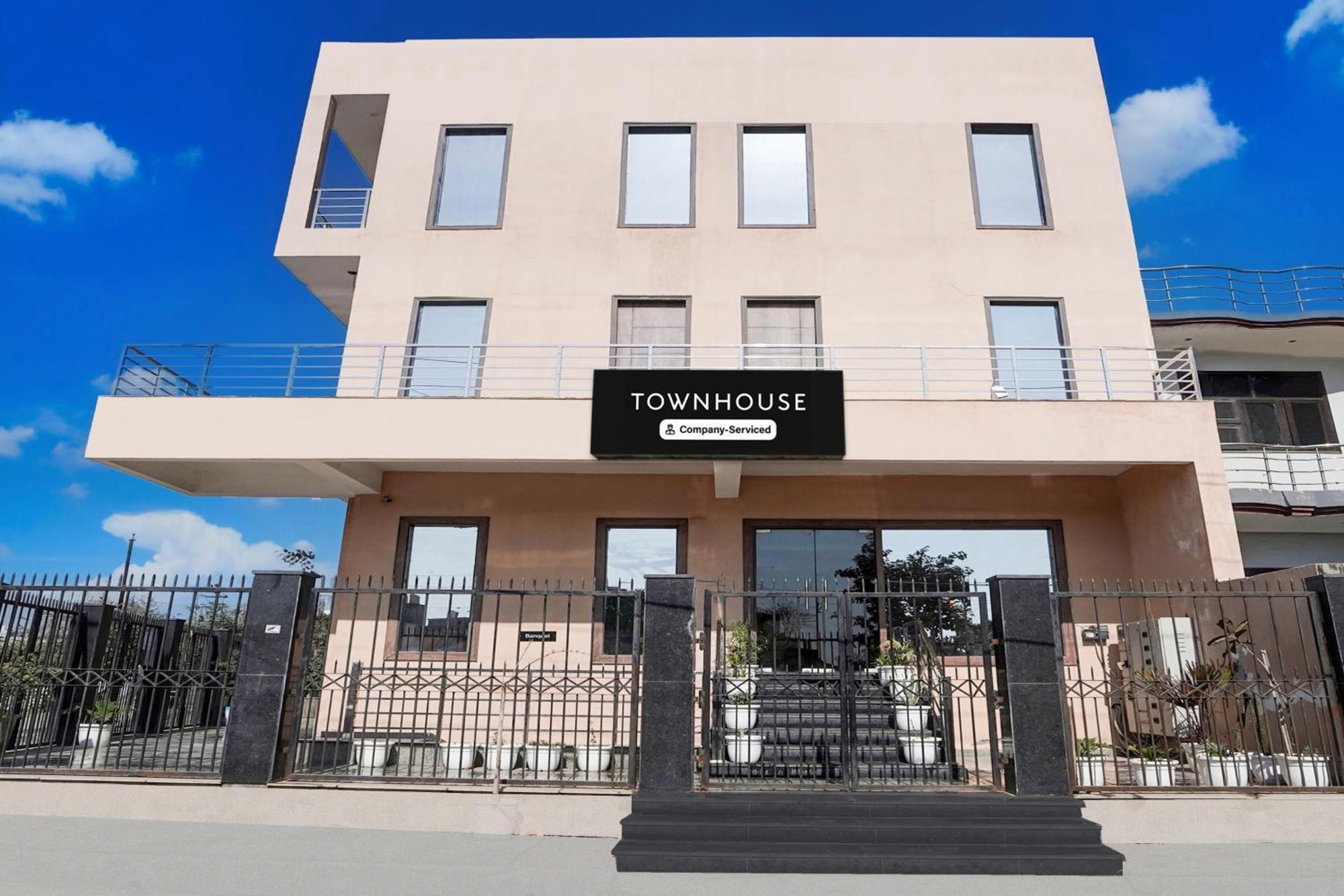 Super Townhouse Taj Nagri Basai Formerly Royal Empire Tajganj Екстер'єр фото