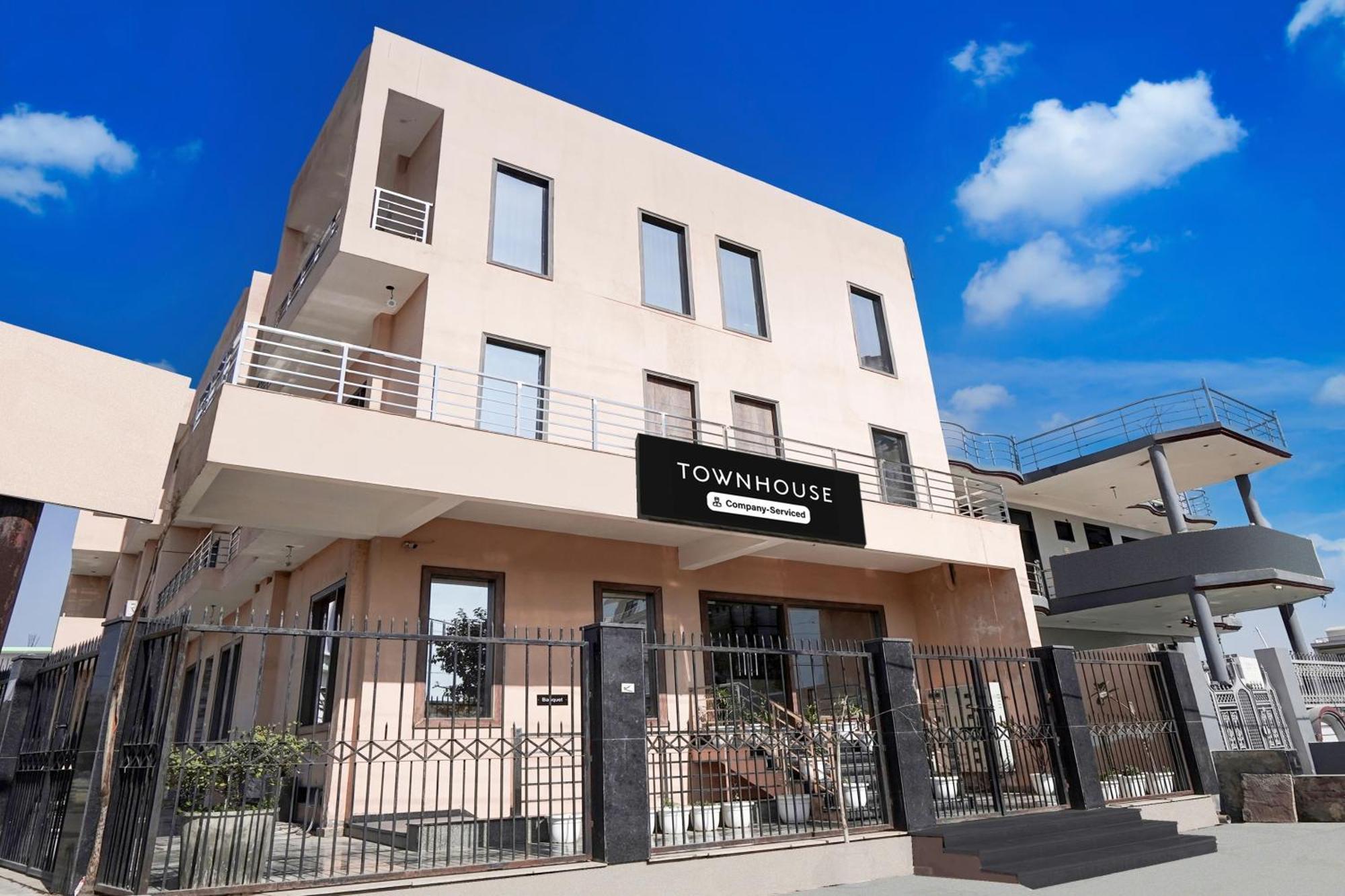 Super Townhouse Taj Nagri Basai Formerly Royal Empire Tajganj Екстер'єр фото