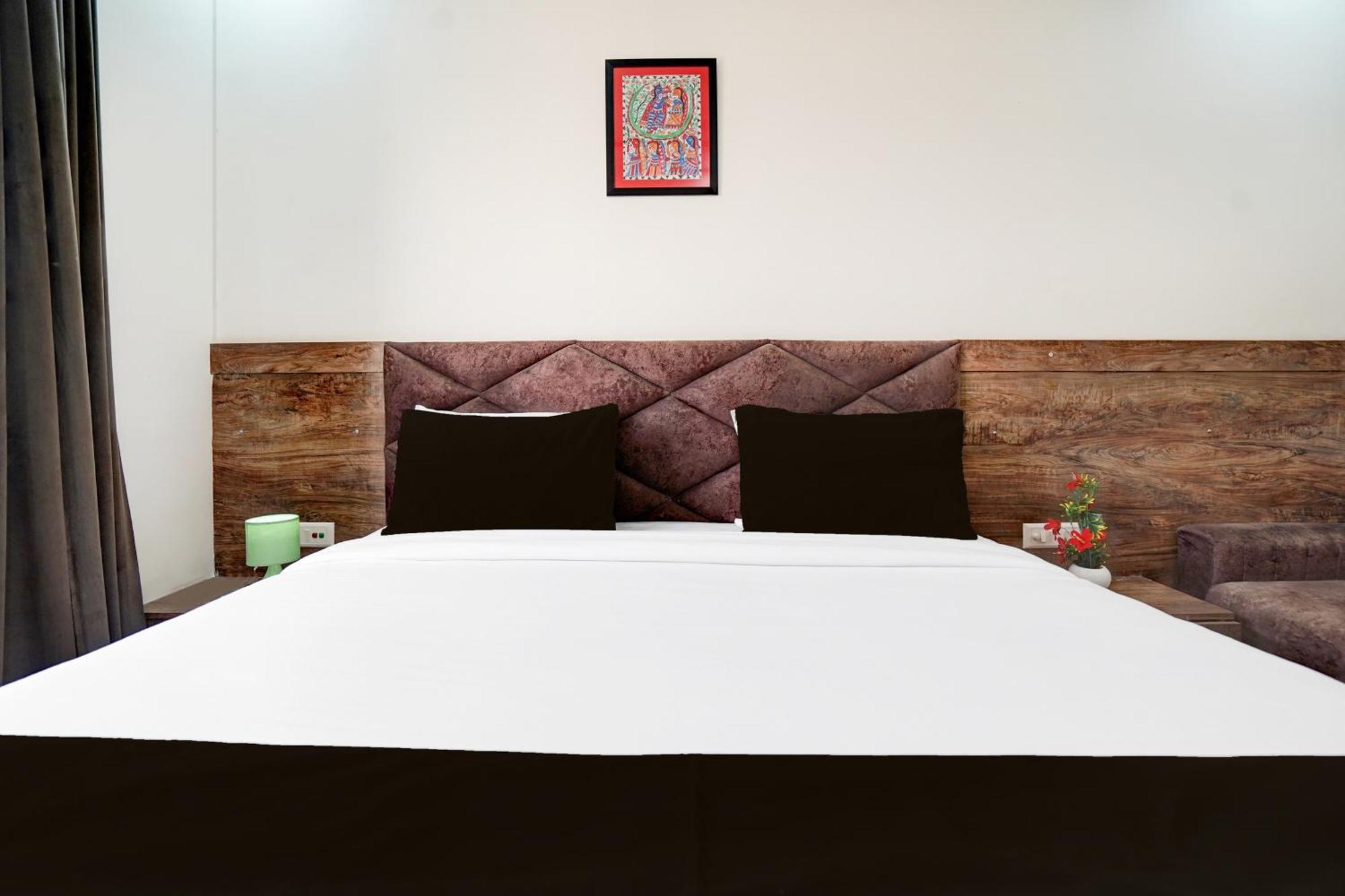 Super Townhouse Taj Nagri Basai Formerly Royal Empire Tajganj Екстер'єр фото