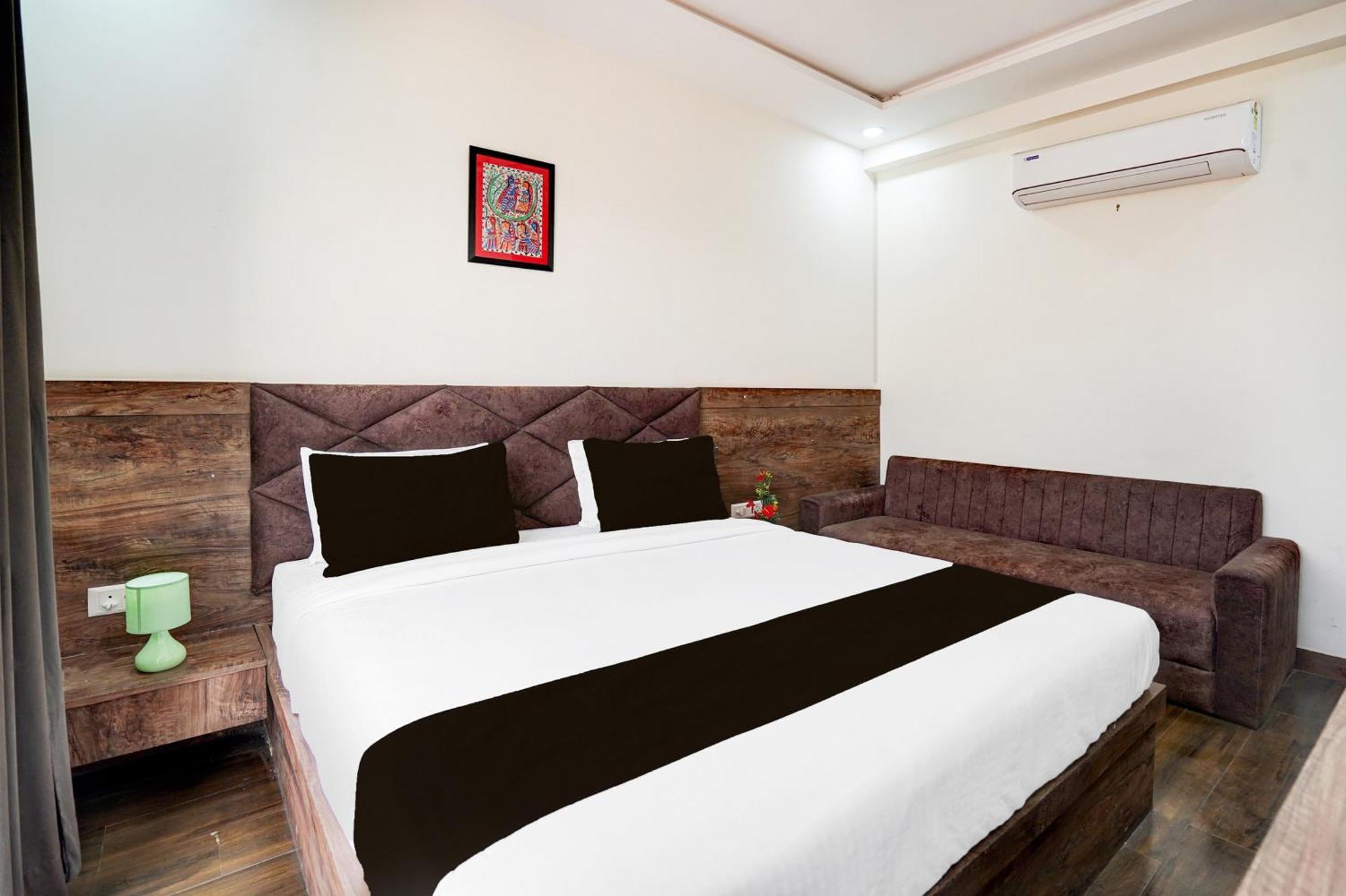 Super Townhouse Taj Nagri Basai Formerly Royal Empire Tajganj Екстер'єр фото