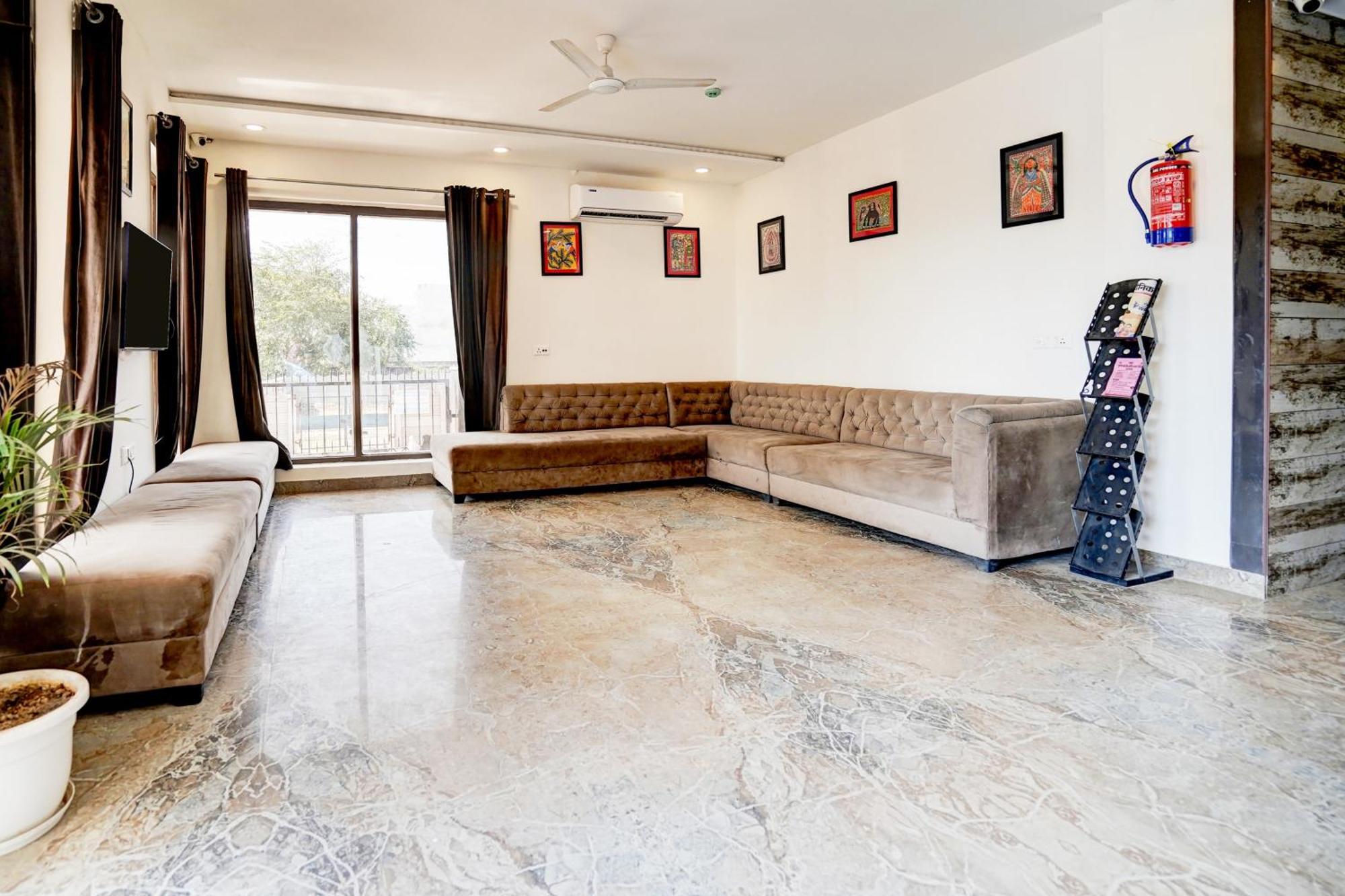 Super Townhouse Taj Nagri Basai Formerly Royal Empire Tajganj Екстер'єр фото